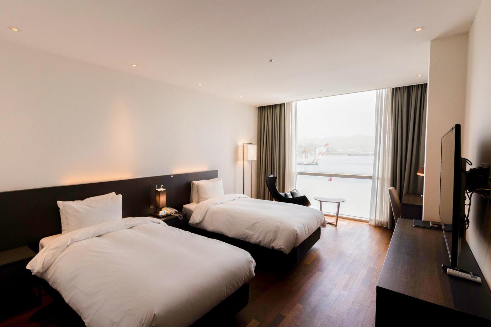 Sky View Hotel Changwon Exterior photo