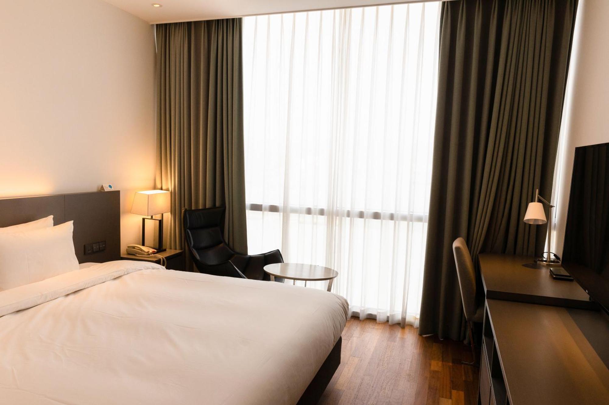 Sky View Hotel Changwon Exterior photo