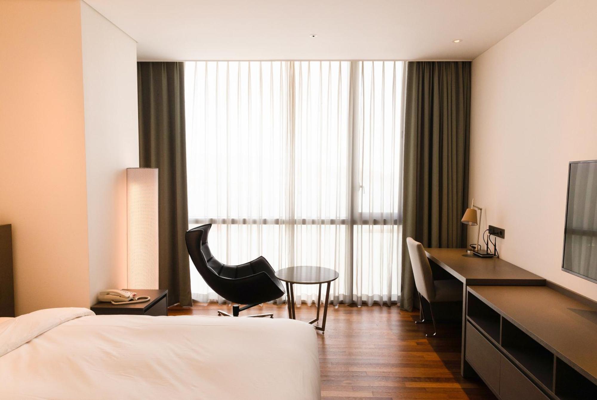 Sky View Hotel Changwon Exterior photo