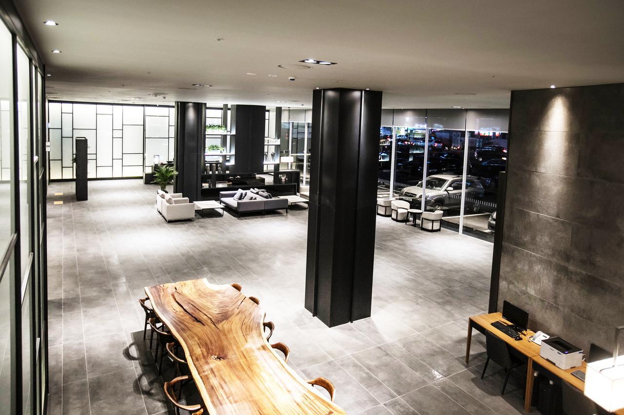 Sky View Hotel Changwon Exterior photo